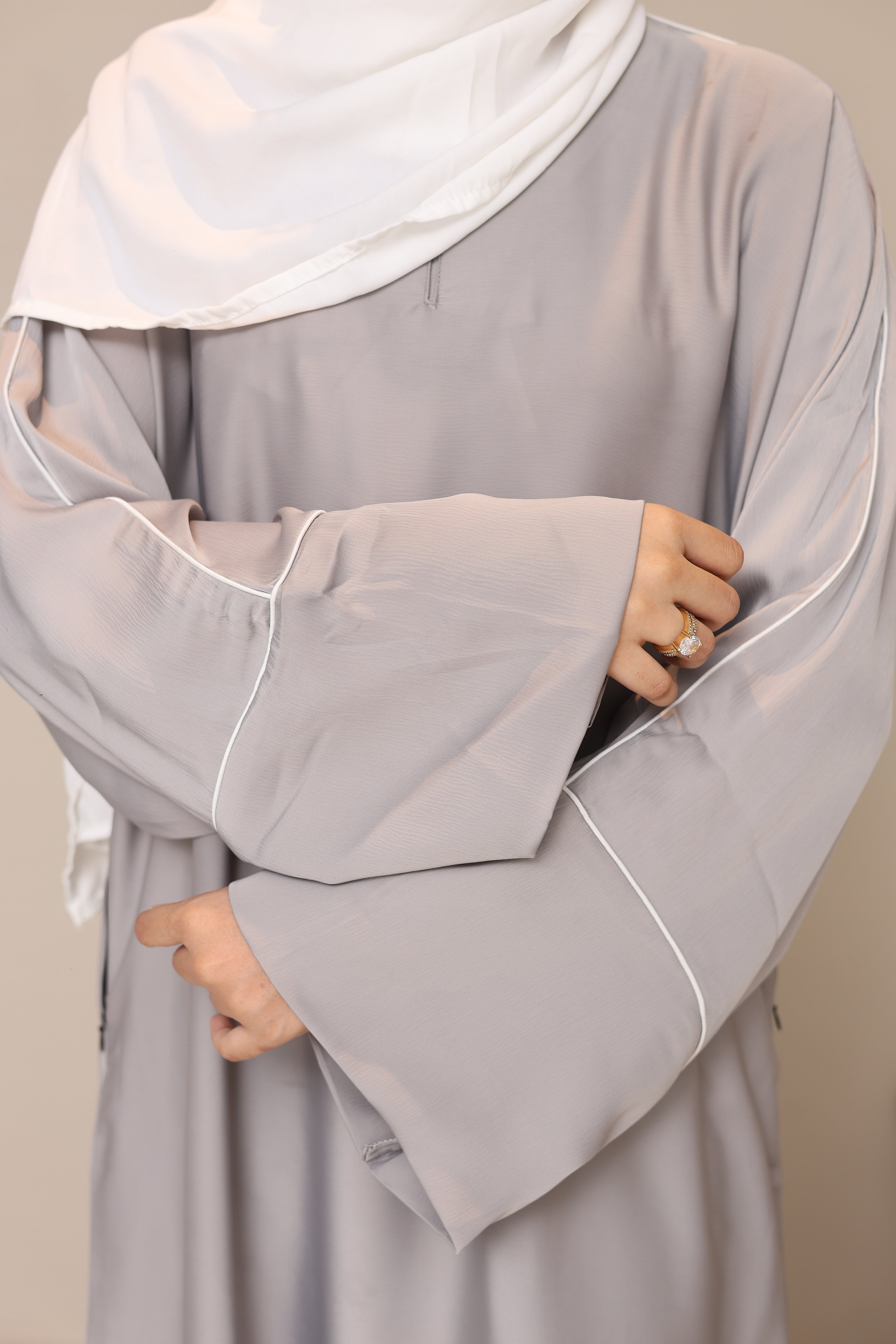 Layan Abaya — Light Grey