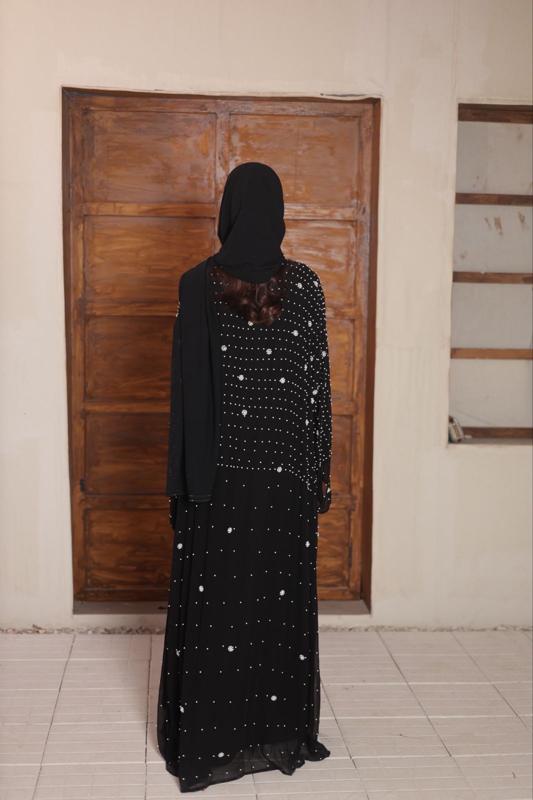 Black Luxury Pearl Abaya – Chiffon & Nida